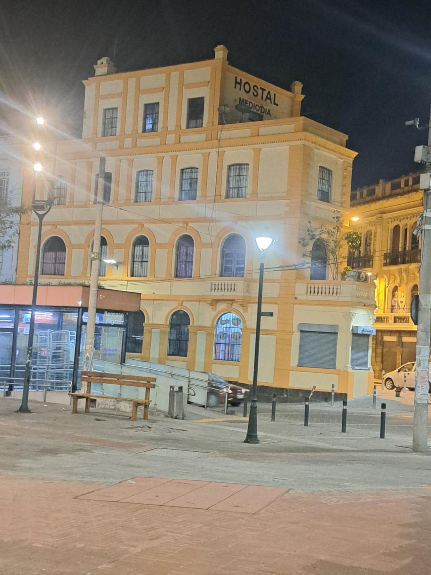 Hostal Mediodia Vandrarhem Quito Exteriör bild