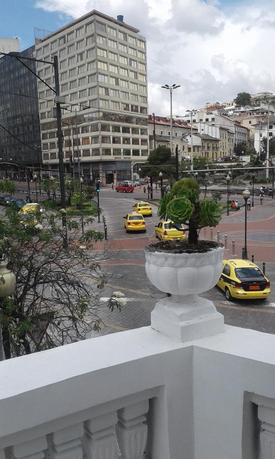 Hostal Mediodia Vandrarhem Quito Exteriör bild