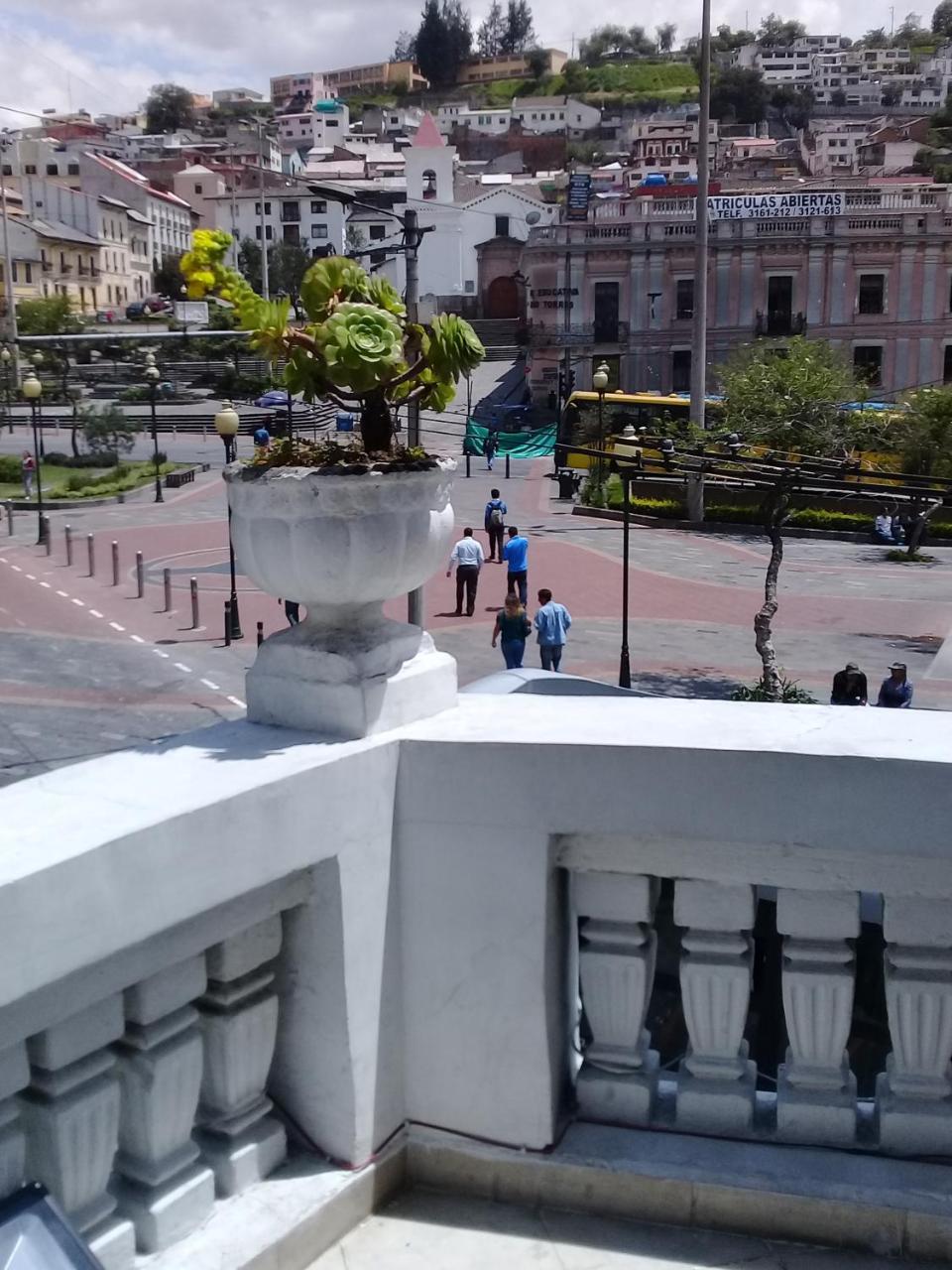 Hostal Mediodia Vandrarhem Quito Exteriör bild