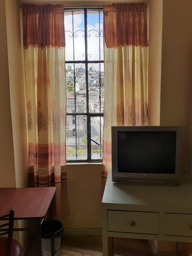 Hostal Mediodia Vandrarhem Quito Exteriör bild